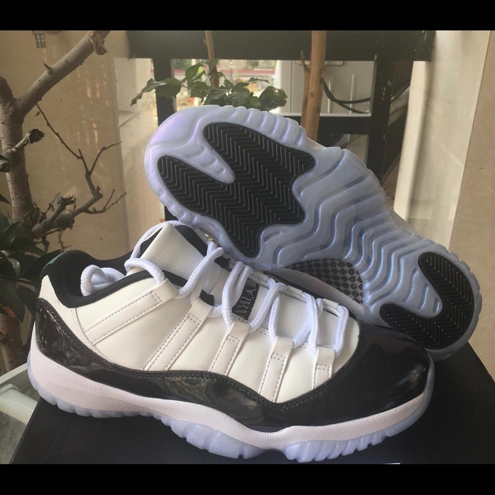 2018
Air Jordan 11 Retro Low 'Emerald